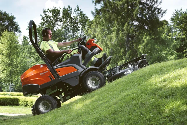 Stabilność na zboczach a także ma mokrym podłożu Husqvarna P 525DX